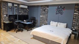 Pyeongtaek Gallery Hotel客房内的一张或多张床位