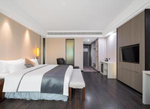 Xiamen Minyi International Hotel的电视和/或娱乐中心
