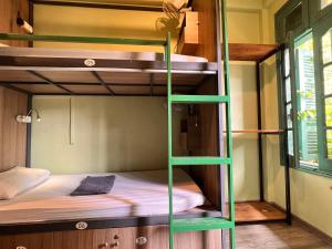 Postel nebo postele na pokoji v ubytování Hanoi EcoStay 2 hostel