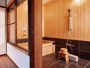 Vonios kambarys apgyvendinimo įstaigoje NIPPONIA HOTEL 伊賀上野 城下町