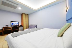 TV a/nebo společenská místnost v ubytování I Hi Loveriver Hotel