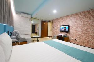 TV a/nebo společenská místnost v ubytování I Hi Loveriver Hotel