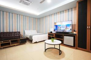 TV a/nebo společenská místnost v ubytování I Hi Loveriver Hotel