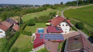 ザスバッハヴァルデンにあるSchwarzwaldtraum am Weinbergの屋根の上空の景色