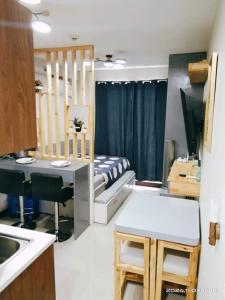 Η κουζίνα ή μικρή κουζίνα στο Alex's Staycation