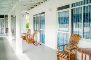 Balkón nebo terasa v ubytování Asanka Surf House & Resturant