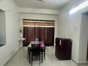 Posezení v ubytování Tirupati SVP Homestay, luxury AC 2BHK flats, free Wifi ,TV, Kitchen, near to Alipiri Fly over & Highway,free AC Cab pickup from Tirupati railway station, Airport