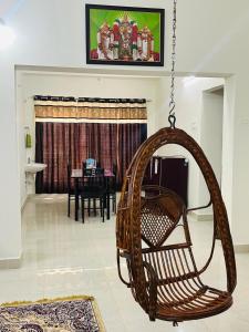 Posezení v ubytování Tirupati SVP Homestay, luxury AC 2BHK flats, free Wifi ,TV, Kitchen, near to Alipiri Fly over & Highway,free AC Cab pickup from Tirupati railway station, Airport