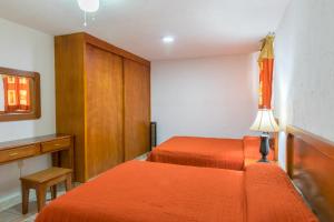 Postel nebo postele na pokoji v ubytování Suites Poliforum Inn