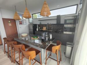 Dapur atau dapur kecil di Harmony Villa, piscine privée à débordement vue mer !