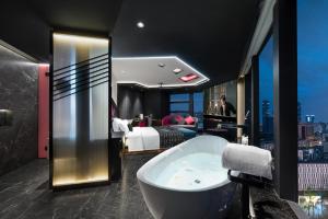 Voodi või voodid majutusasutuse Beso Designer Apartent Hotel toas