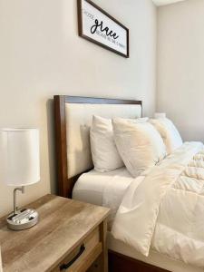 a bedroom with a bed and a table with a lamp at Cozy Modern 1 Bedroom Apartment in Davenport