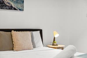a bedroom with a bed and a lamp on a table at Quaint Double Room - Centrally Located at Glenfield - Shared Bathroom in Glenfield