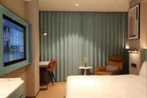 Postel nebo postele na pokoji v ubytování Mehood EZZI Hotel Taiyuan Changzhi Road Xuefu Street