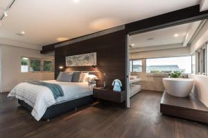 Una cama o camas en una habitación de One Eighty Marino