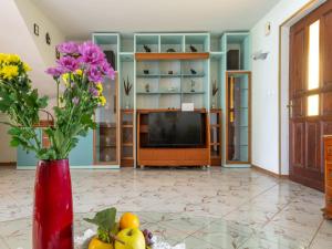 Posezení v ubytování Holiday Home in Brtonigla with Private Pool