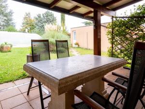 Zahrada ubytování Holiday Home in Brtonigla with Private Pool