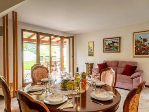 Posezení v ubytování Holiday Home in Brtonigla with Private Pool