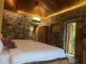 Postel nebo postele na pokoji v ubytování Ha Giang Ecolodge