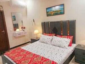 Voodi või voodid majutusasutuse HMH Gateway Eiffel tower View 1 bed Condo toas