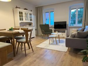 TV a/nebo společenská místnost v ubytování Ferienhaus Kreuttal