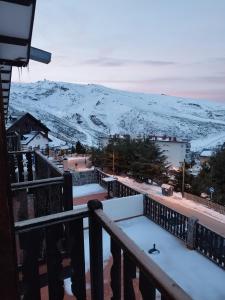 Cảnh núi rừng hoặc tầm nhìn ra núi từ căn hộ