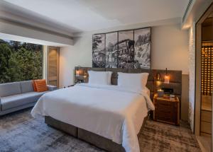 Kwetu Nairobi, Curio Collection By Hilton客房内的一张或多张床位