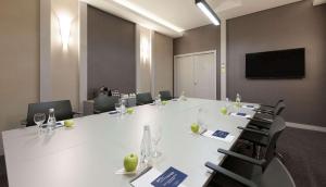 Área de negócios e/ou sala de conferências em Radisson Blu Belo Horizonte Savassi