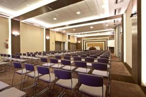 Área de negócios e/ou sala de conferências em Radisson Blu Belo Horizonte Savassi