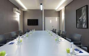 Área de negócios e/ou sala de conferências em Radisson Blu Belo Horizonte Savassi