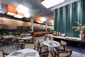 Um restaurante ou outro lugar para comer em Radisson Blu Belo Horizonte Savassi