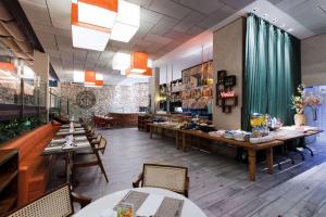 Um restaurante ou outro lugar para comer em Radisson Blu Belo Horizonte Savassi