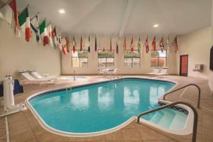 Bazén v ubytování Radisson Hotel & Conference Center Rockford nebo v jeho okolí