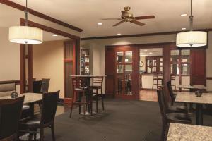 Restaurace v ubytování Radisson Hotel & Conference Center Rockford