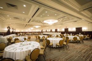 Restaurace v ubytování Radisson Hotel Cincinnati Riverfront