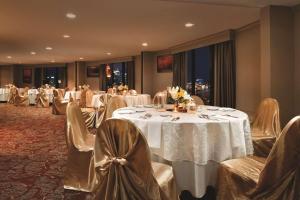 Restaurace v ubytování Radisson Hotel Cincinnati Riverfront