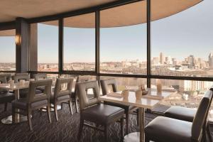 Restaurace v ubytování Radisson Hotel Cincinnati Riverfront