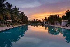 The swimming pool at or close to Jetwing Lagoon Wellness, A Luxury Reserve - Adults Only