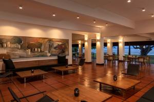 A seating area at Jetwing Lagoon Wellness, A Luxury Reserve - Adults Only