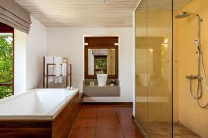 A bathroom at Jetwing Lagoon Wellness, A Luxury Reserve - Adults Only
