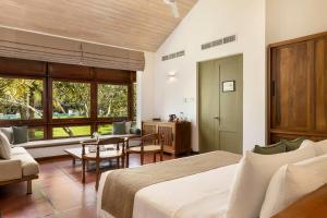 A seating area at Jetwing Lagoon Wellness, A Luxury Reserve - Adults Only