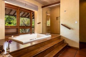 A bathroom at Jetwing Lagoon Wellness, A Luxury Reserve - Adults Only