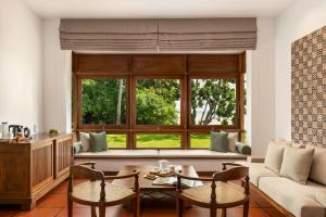 A seating area at Jetwing Lagoon Wellness, A Luxury Reserve - Adults Only