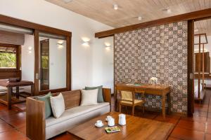 A seating area at Jetwing Lagoon Wellness, A Luxury Reserve - Adults Only