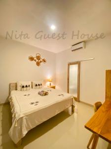 Postel nebo postele na pokoji v ubytování Nita Guest House Bali