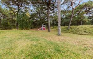 Vườn quanh Nice Apartment In Dueodde +12 ảnh