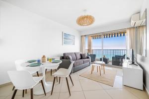 Χώρος καθιστικού στο Rives d'or, Superbe 2p traversant, vue imprenable sur la mer +30 φωτογραφίες