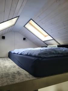Postel nebo postele na pokoji v ubytování Bigge Elements Tinyhaus 2 "Feuer"