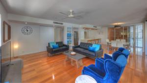 Prostor za sedenje u objektu Maggies Beachfront Apartment 10