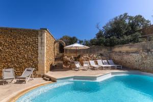 Bazén v ubytování OneFifty Holiday Home nebo v jeho okolí